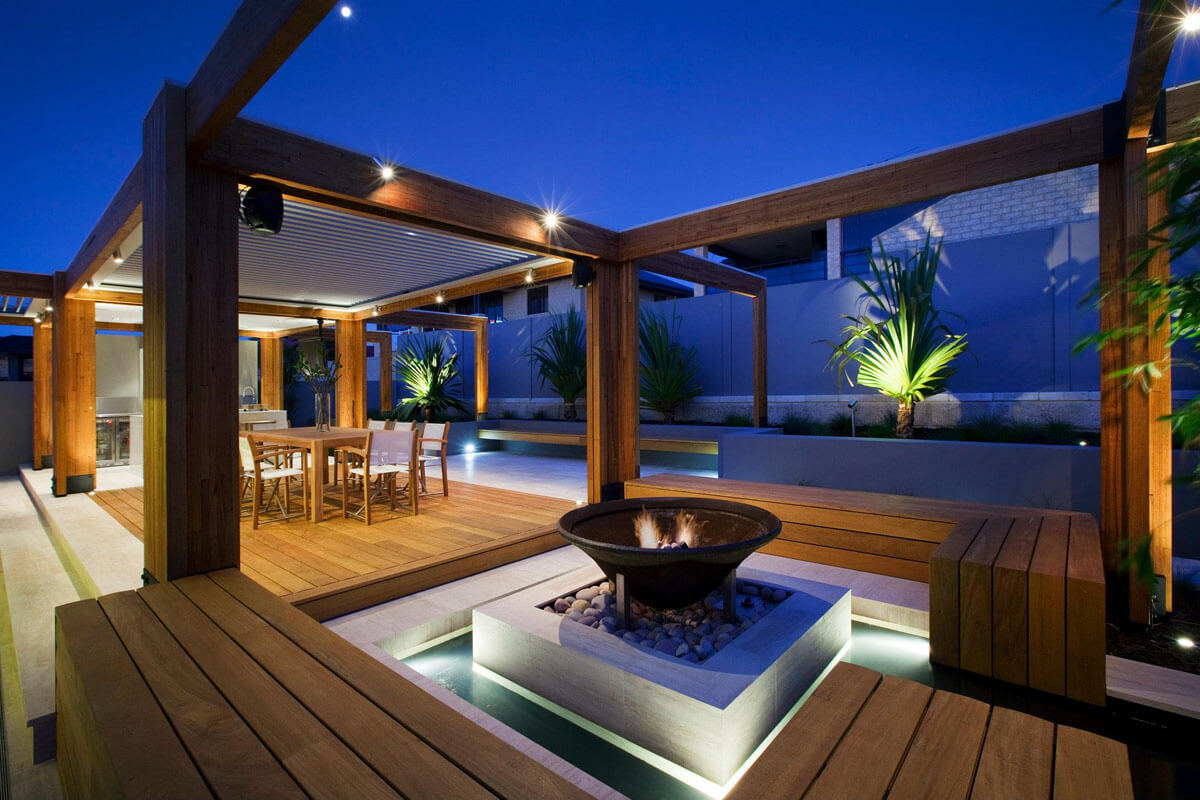 Eco Brasil Madeireira linda casa com deck e jardim interno